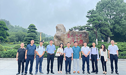 周厚成董事局主席率公司领导班子参观瞻仰毛主席故居