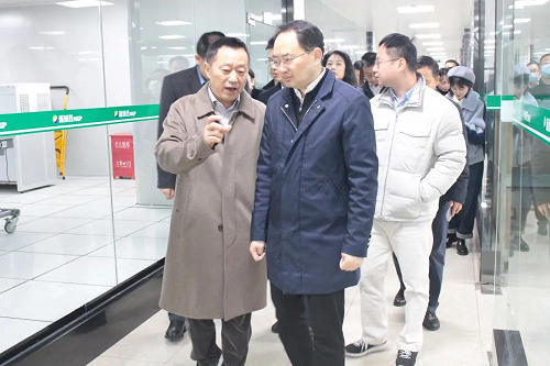 成都市政府副秘书长张涛一行莅临pg娱乐电子游戏app开展“大学习、大调研、大走访”活动