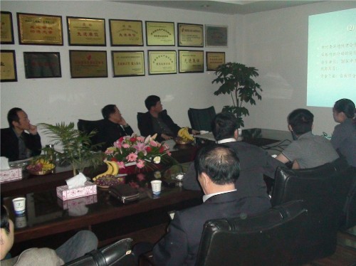 新疆自治区政府领导一行访问我公司