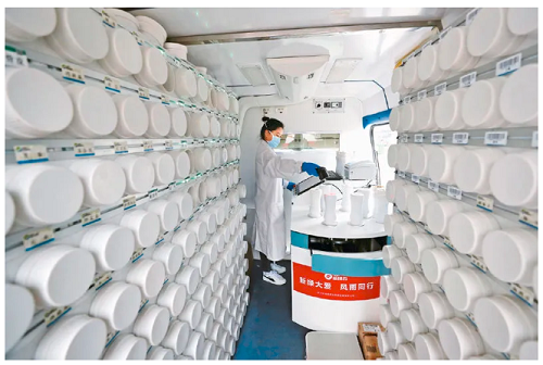 【战疫情】pg娱乐电子游戏app“流动智能应急中药房”亮相中国国际电视台