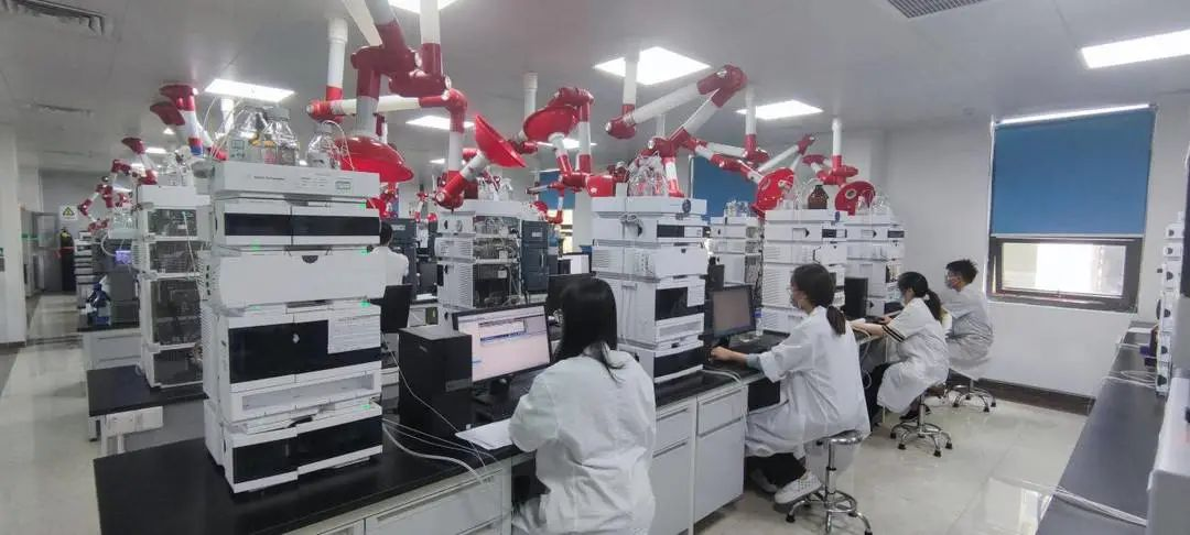 《封面新闻》：保产保供 持续驰援一线战疫