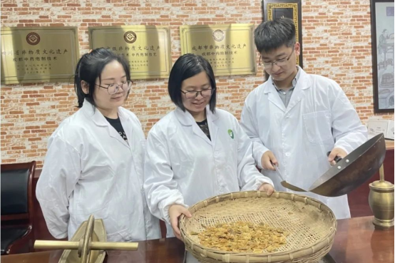 2023.02.10 让更多科研成果在家乡“落地成金”！她交出自己的青春答卷597.png