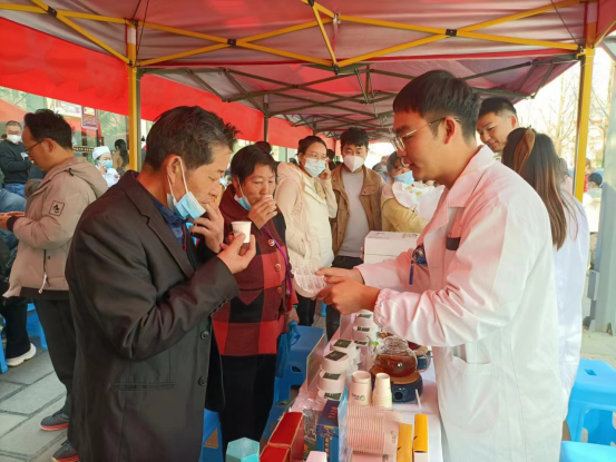 2023.02.20 走基层惠民义诊,pg娱乐电子游戏app走进云南罗平县320.png