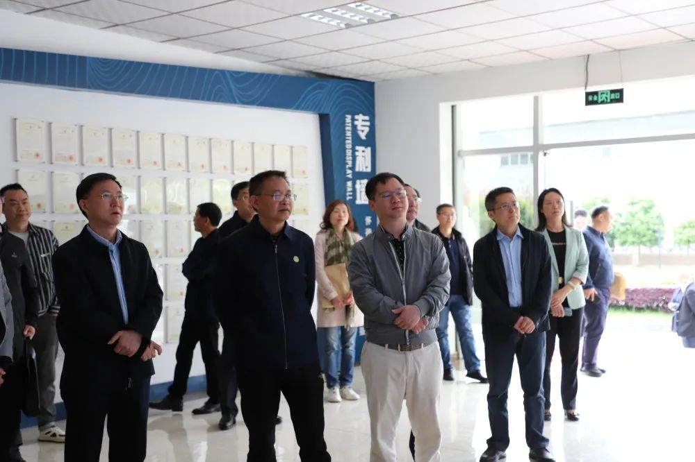 省政协常委、医卫体育委员会分党组书记、主任杨程富一行莅临pg娱乐电子游戏app调研