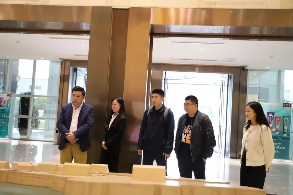 《中国医药报》社媒体策划中心运营总监战凤军一行莅临pg娱乐电子游戏app调研