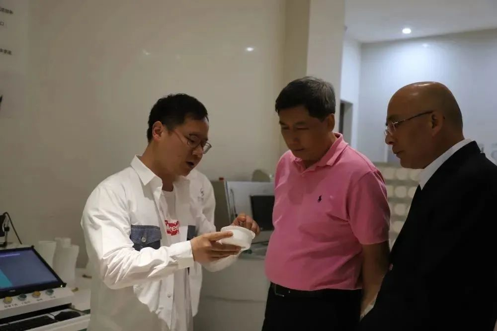 科技部科技人才与科学普及司原司长吴远彬一行莅临pg娱乐电子游戏app调研指导