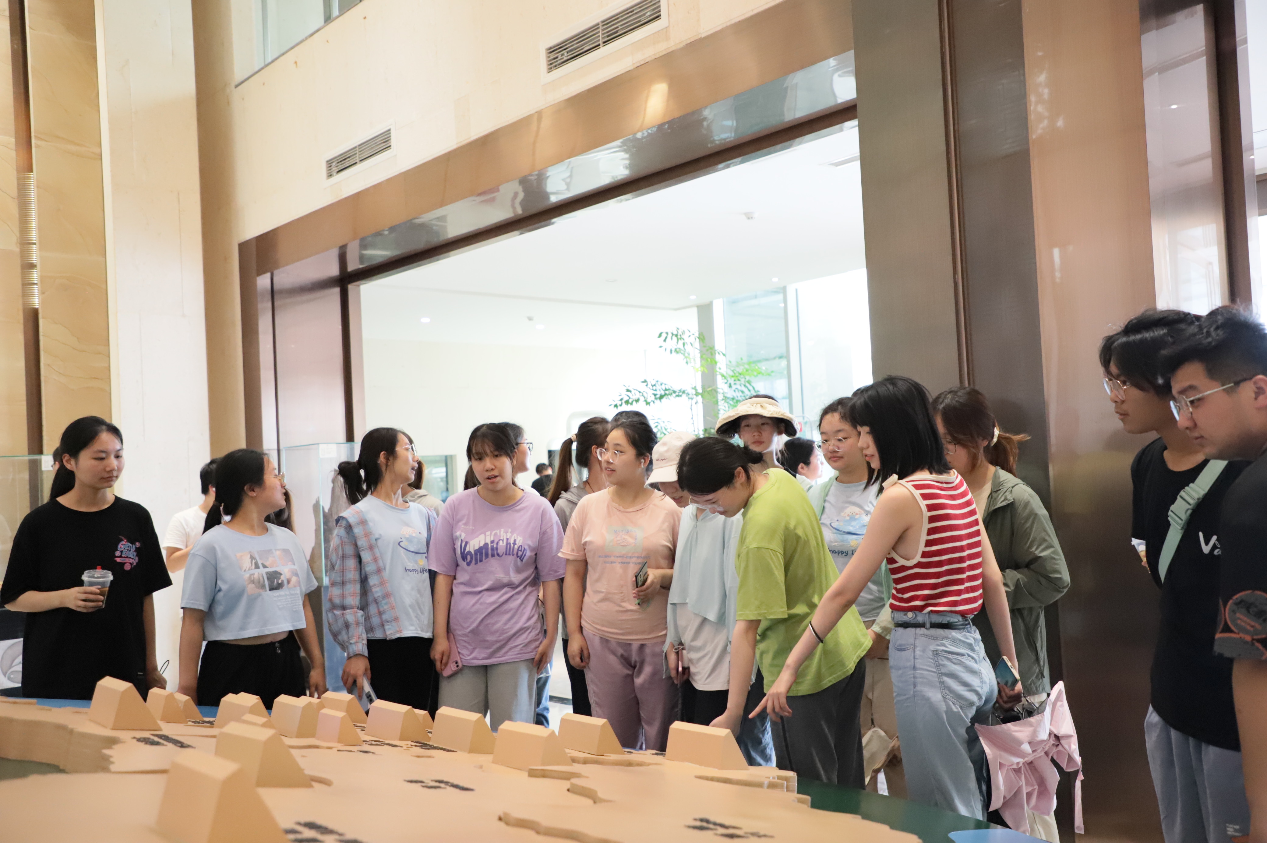 深化校企合作，助推人才培养——四川农业大学学生莅临pg娱乐电子游戏app参访交流