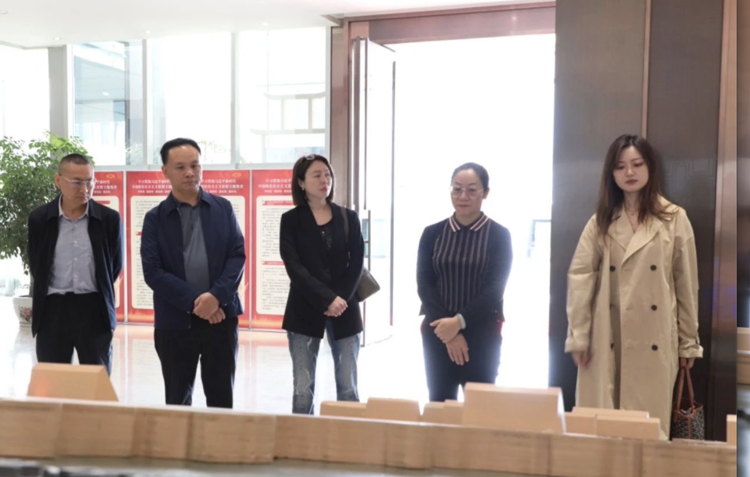 谋合作，促发展｜普洱市卫生健康委党委书记、主任杨冬梅莅临pg娱乐电子游戏app参观考察