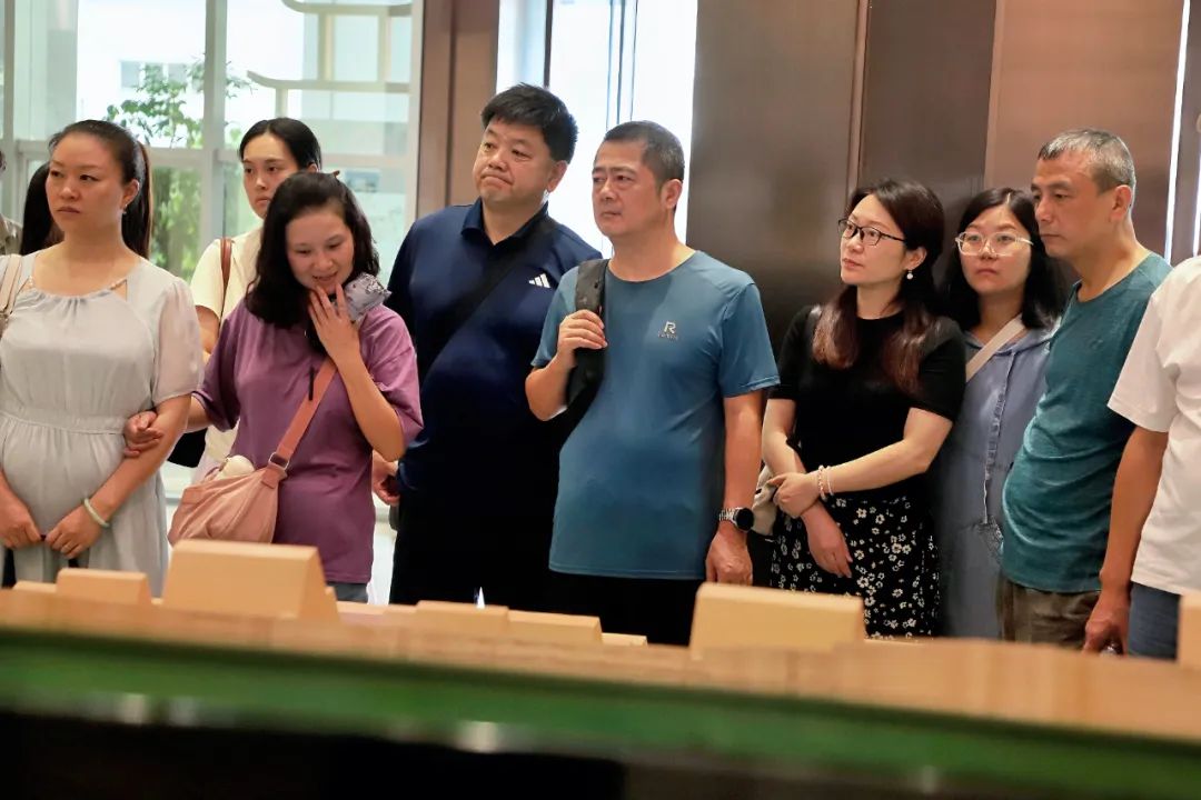 携手共进｜四川食品药品学校校领导及教职工一行莅临pg娱乐电子游戏app考察调研